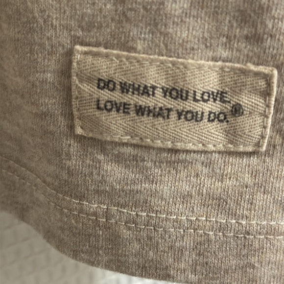 NWOT Life is Good Women's Tan V-Neck Long Sleeve Top. Size L - Picture 5 of 7